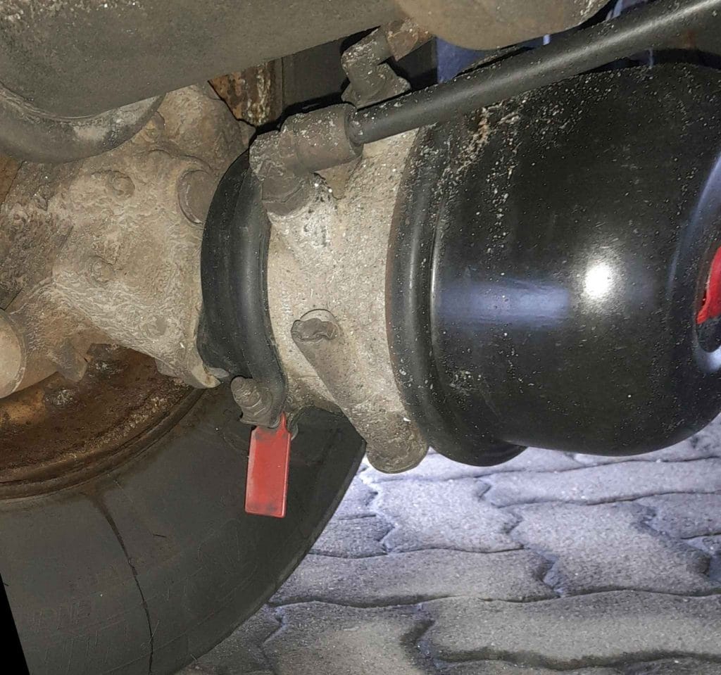 Federspeicher wechseln LKW Lauenau A2 Pannenhilfe Bremszylinder.