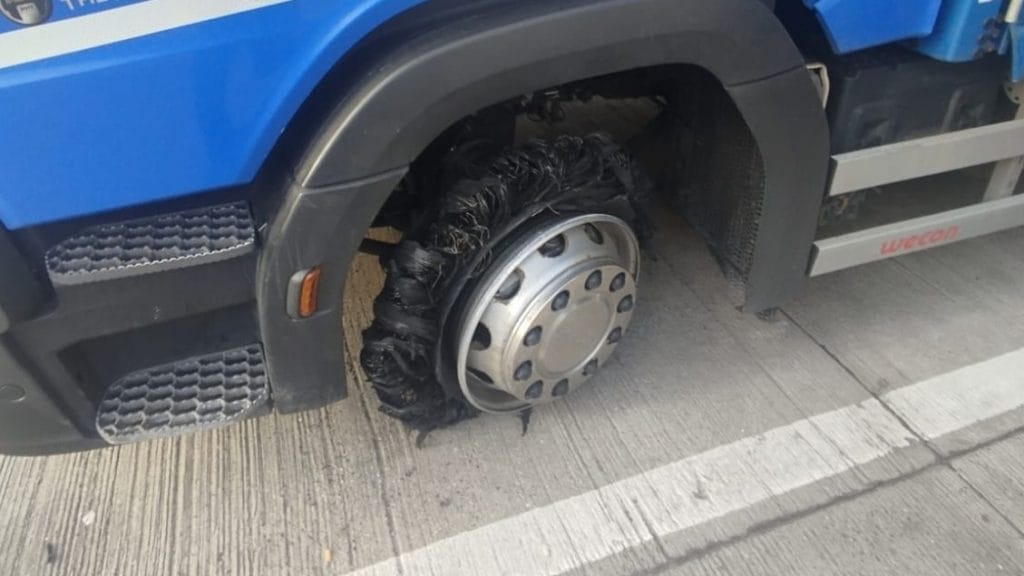 LKW Pannenhilfe Ulm: Reifenplatzer und defekte Bremsleitung 