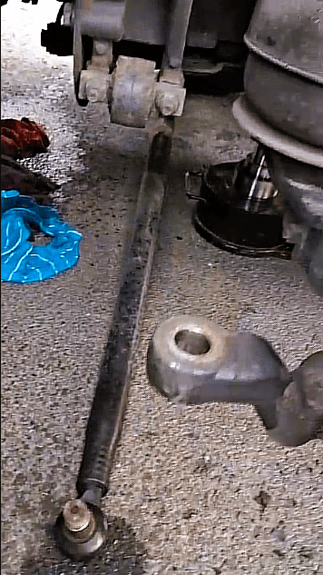 LKW Pannenhilfe Hannover Actros Servopumpe und Achsschenkelbolzen an der A2