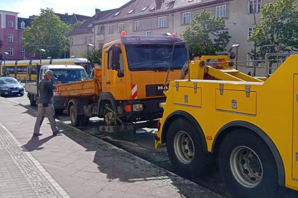 LKW-Brand Berlin Abschleppen