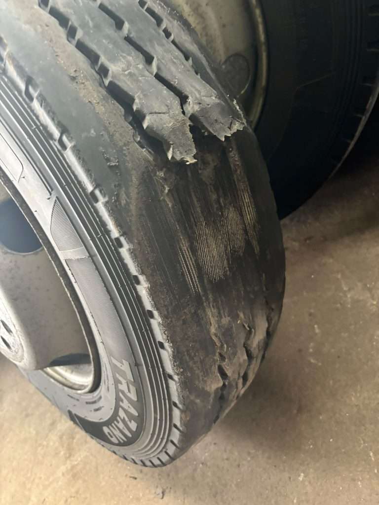 Auflieger Rad blockiert A2 bei Wunstorf